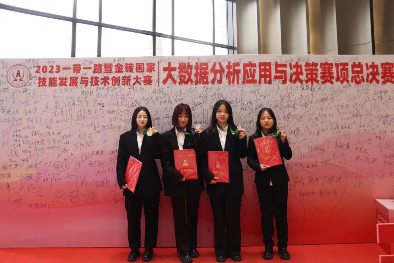 1b6015c08aed8b60a2423ff13e44a44 1b6015c08aed8b60a2423ff13e44a44