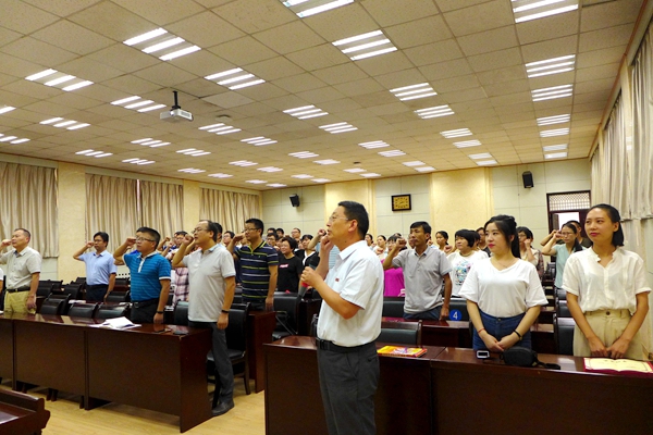 材料科学与工程德州扑克
举办教师宣誓仪式.JPG