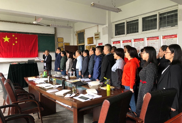 马克思主义德州扑克
举行教师宣誓仪式.jpg