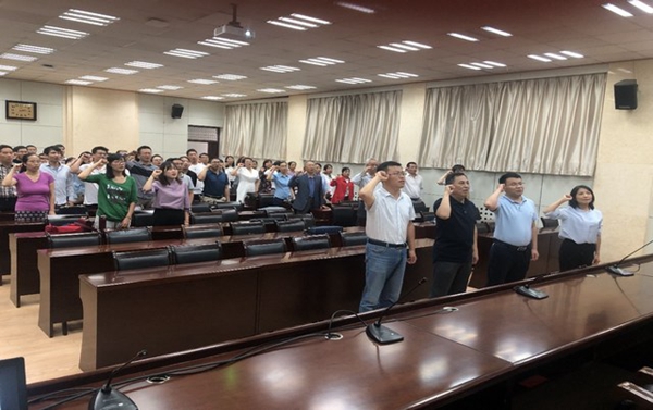 理德州扑克
举行教师宣誓活动.jpg